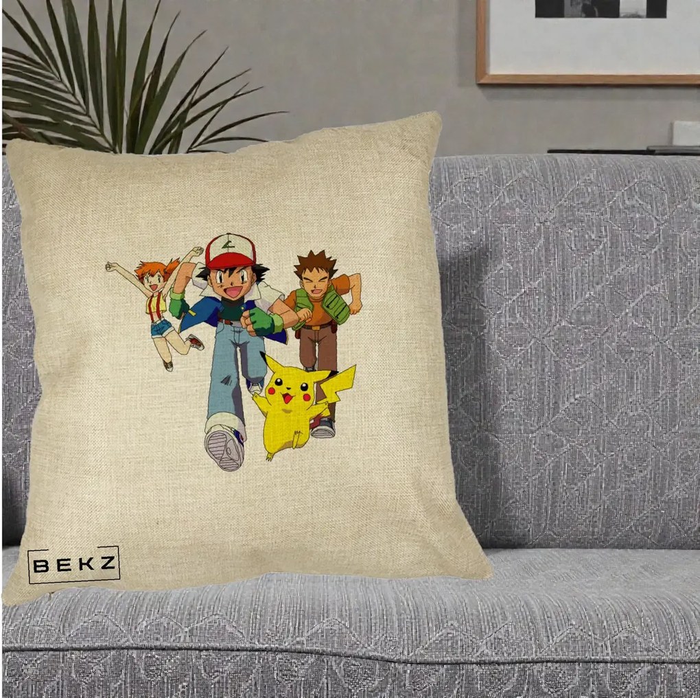 Perna Personalizata Pokemon Ash Misty Brock si Pikachu, 40x40 cm, Crem, Husa Detasabila, Perna Inclusa, BEKZ®
