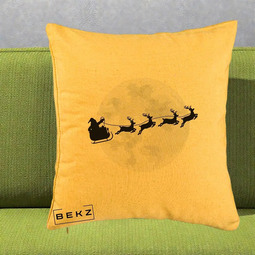 Perna Decorativa Mos Craciun Sanie Luna, 40x40 cm, Galben, Husa Detasabila, Perna Inclusa, BEKZ®
