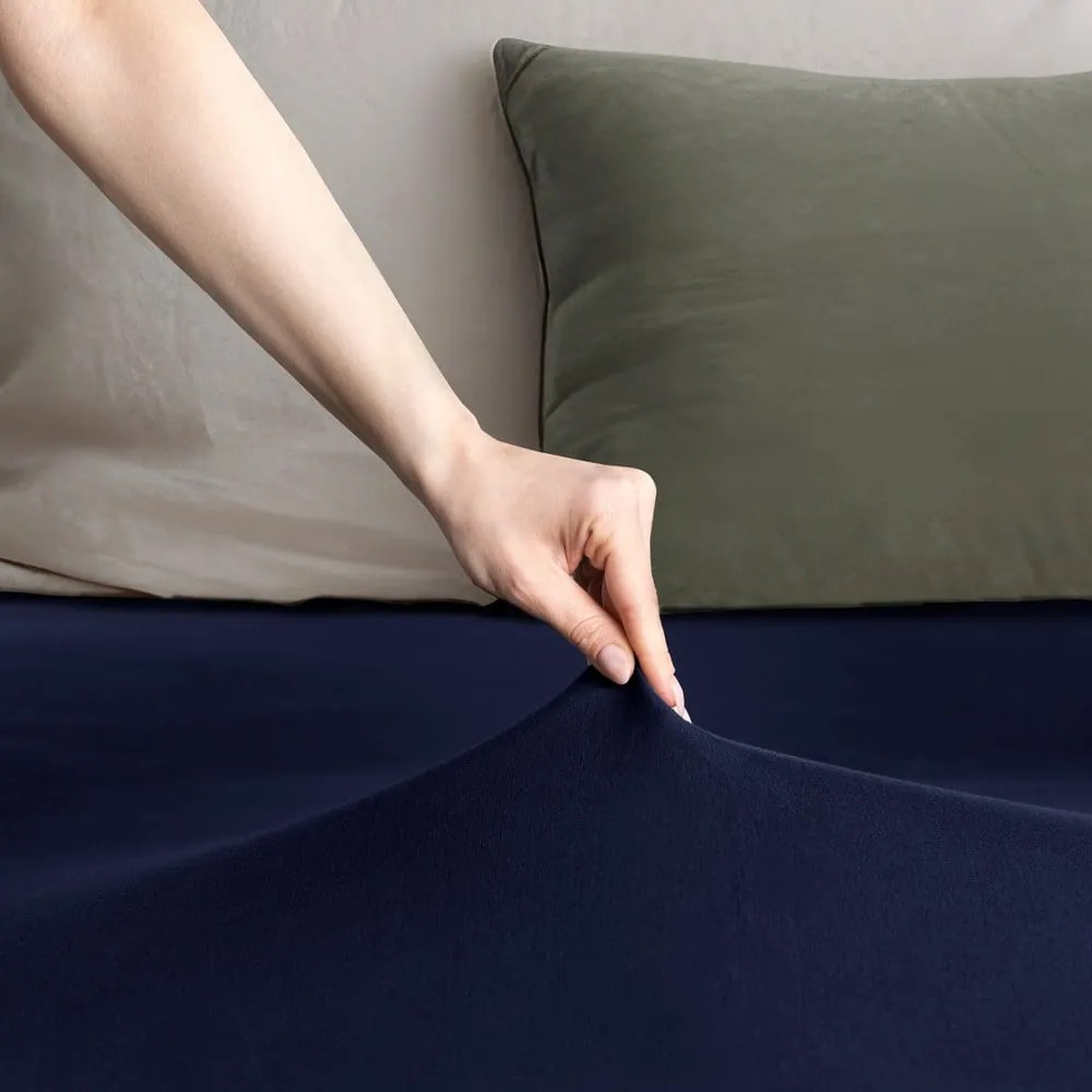 Cearceaf albastru închis din jerseu cu elastic 220x200 cm Amber – Restilo
