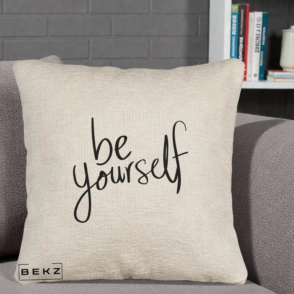 Perna Decorativa Be Yourself Caligrafie Neagra, 40x40 cm, Bej Canapea, Husa Detasabila, Perna Inclusa, BEKZ®