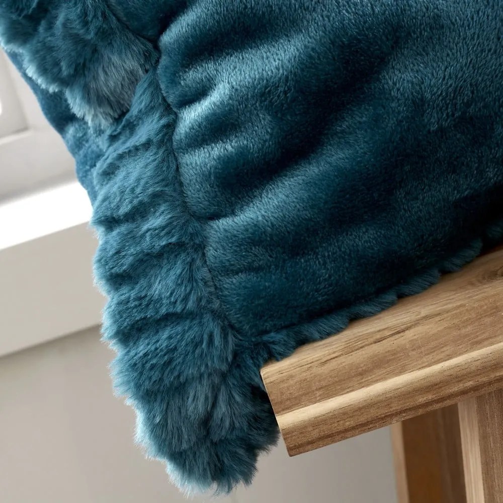 Pernă decorativă 55x55 cm Velvet and Faux Fur – Catherine Lansfield
