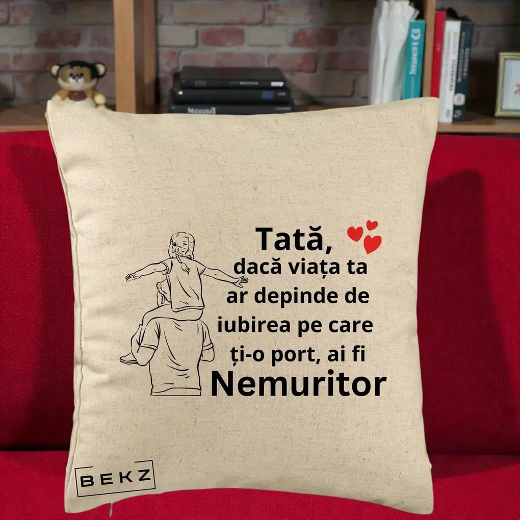 Cadou pentru Tata - Perna Personalizata Tata Supererou Nemuritor, 40x40 cm, Bej, Husa Detasabila, Perna Inclusa, BEKZ®