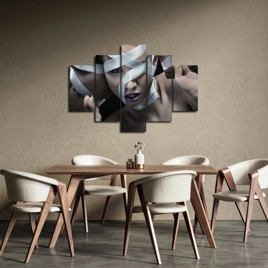 Tablou cu femeie și panglică (150x105 cm)