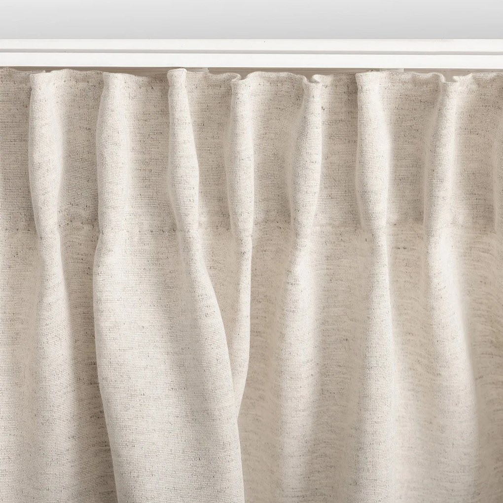 Perdea cu bandă de pliuri