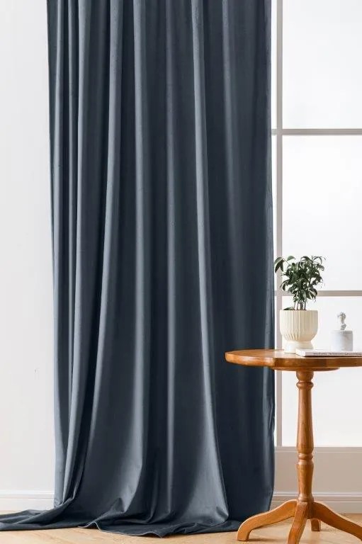 Draperie opaca gri inchis VELVET 135x250 cm Sistem de agatare: Inele metalice