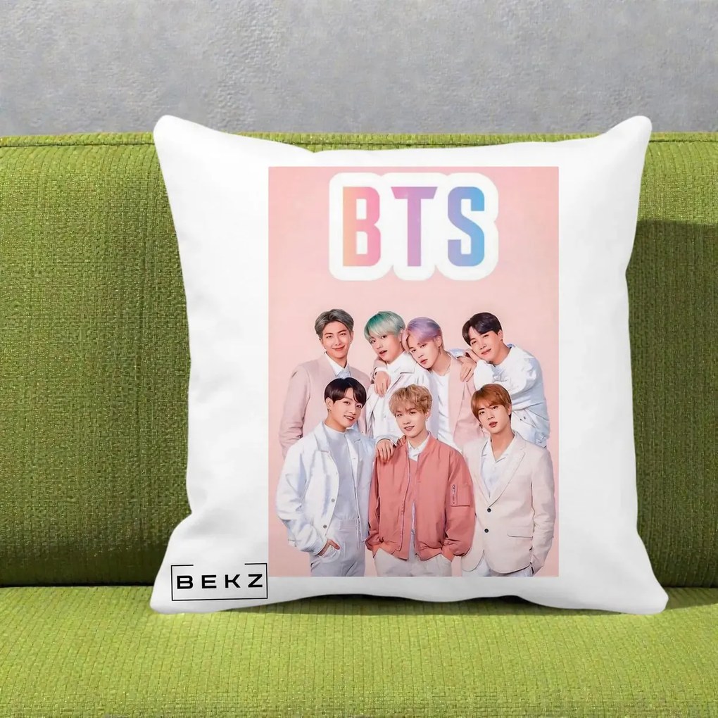Perna Personalizata K-pop BTS Foto Grup cu BTS si Fond Roz Pastel, 40x40 cm, Alba Mata, Husa Detasabila, Perna Inclusa, BEKZ®