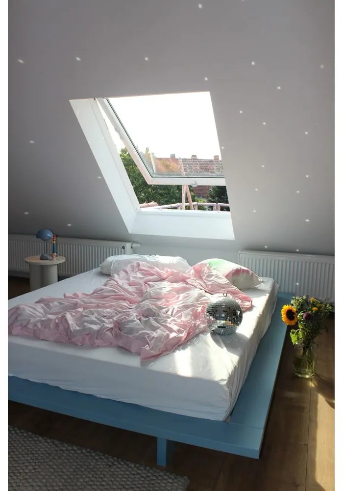 Pat matrimonial albastru deschis din lemn masiv de pin cu somieră 140x200 cm Japan – Karup Design