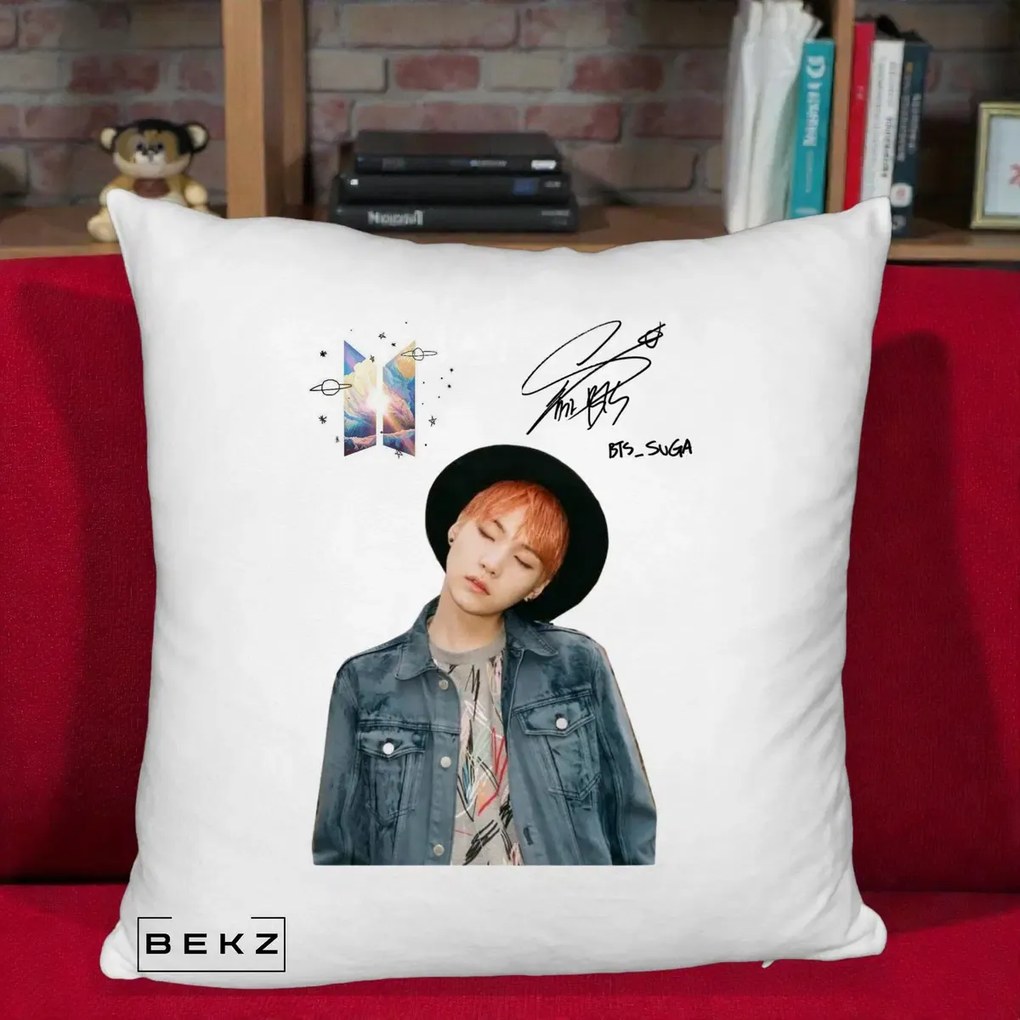Perna Personalizata K-pop BTS Suga par Portocaliu Palarie Autograf, 40x40 cm, Alb Pufos, Husa Detasabila, Perna Inclusa, BEKZ®
