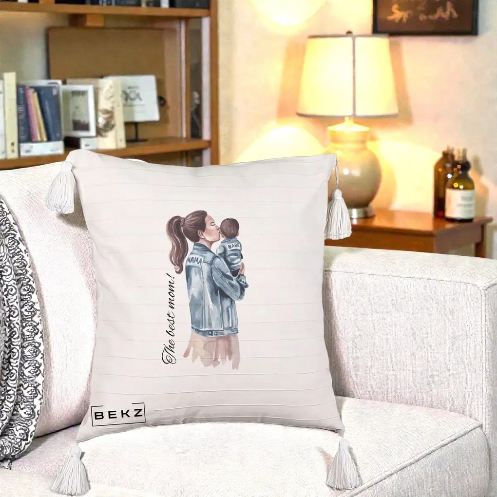 Cadou pentru Mama - Perna Personalizata The Best Mom Jachete, 40x40 cm, Bej cu Franjuri, Husa Detasabila, Perna Inclusa, BEKZ®