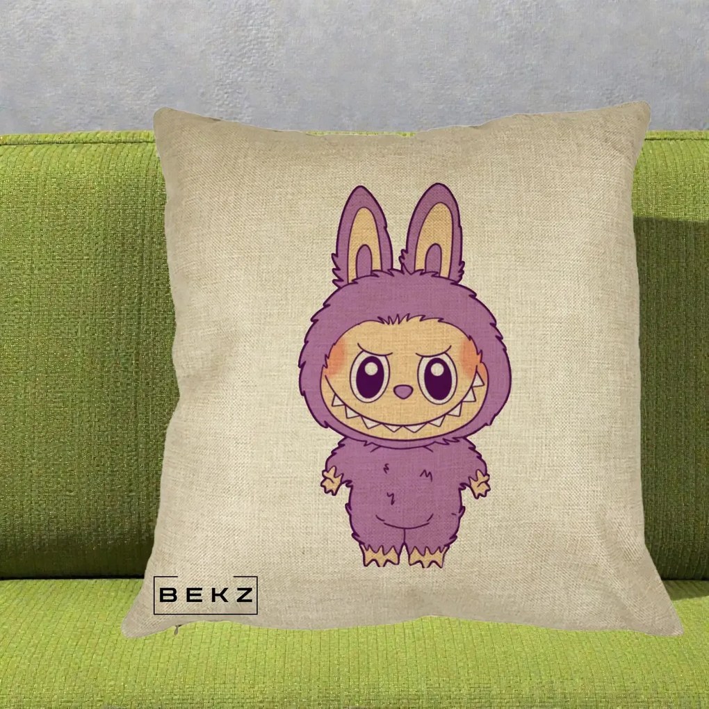 Perna Personalizata Labubu Violet Solo, 40x40 cm, Crem, Husa Detasabila, Perna Inclusa, BEKZ®
