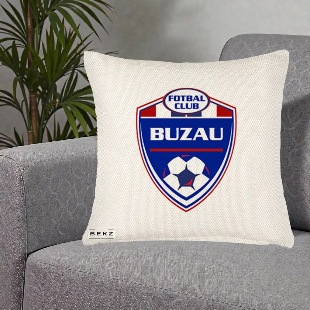 Perna Personalizata FC Buzau Fotbal, 40x40 cm, Crem Reliefat, Husa Detasabila, Perna Inclusa, BEKZ®