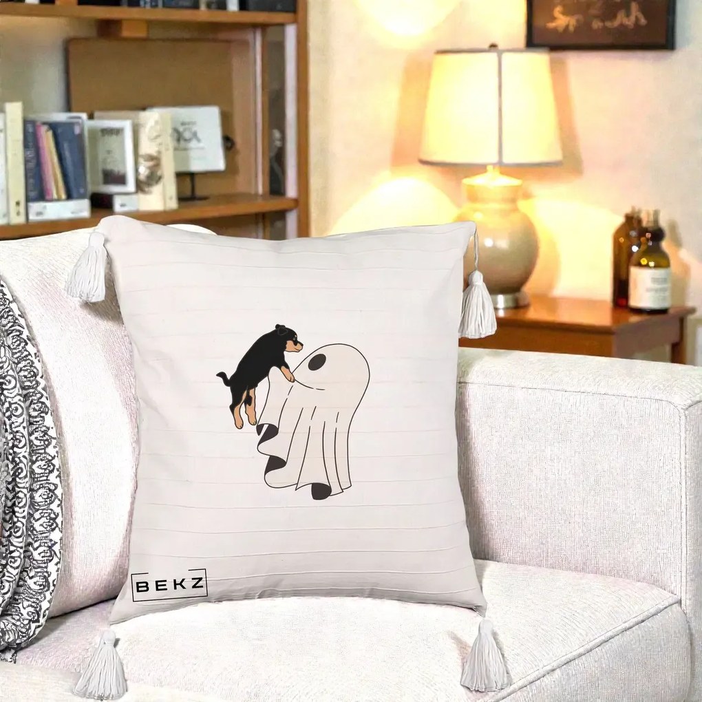 Perna Decorativa Caine Rottweiler Fantoma Halloween, 40x40 cm, Bej cu Franjuri, Husa Detasabila, Perna Inclusa, BEKZ®