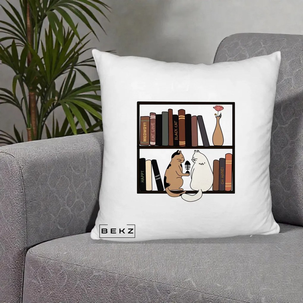 Perna Personalizata Pisici si Carti pe Raft, 40x40 cm, Alb Pufos, Husa Detasabila, Perna Inclusa, BEKZ®