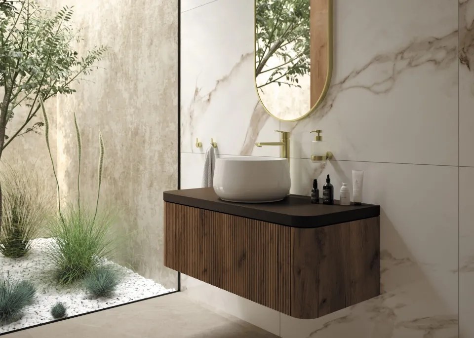 🛁 Cârlig unic ARNIKA, montare pe perete, finisaj auriu periat – Cod ADA_R111