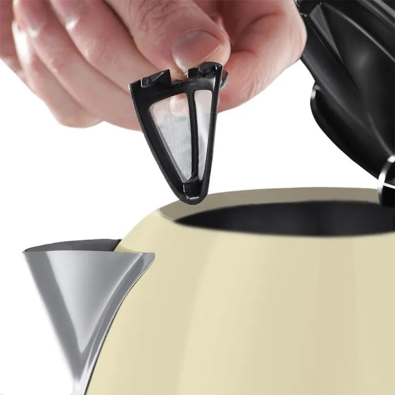 Cana electrica Russell Hobbs Colours Plus Classic Cream 20415-70, 2400 W, 1,7 l, Fierbere rapida, Element de incalzire ascuns, Baza rotativa la 360°, Indicator, Crem