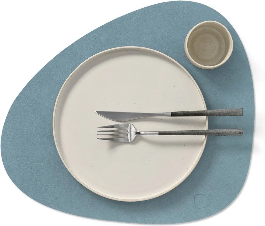 Suport pentru farfurii din piele ecologică 37x44 cm Curve L Nupo – LIND DNA