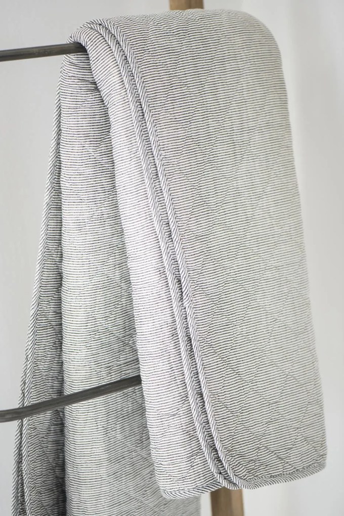 Patura alba din bumbac cu dungi gri 130x180 cm