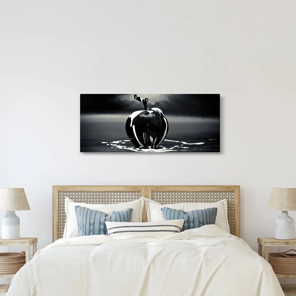Tablou cu mărul negru (120x50 cm)