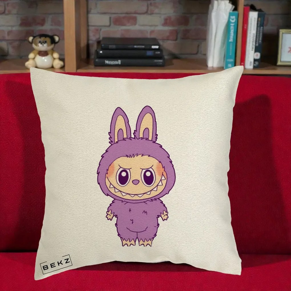 Perna Personalizata Labubu Violet Solo, 40x40 cm, Ecru, Husa Detasabila, Perna Inclusa, BEKZ®