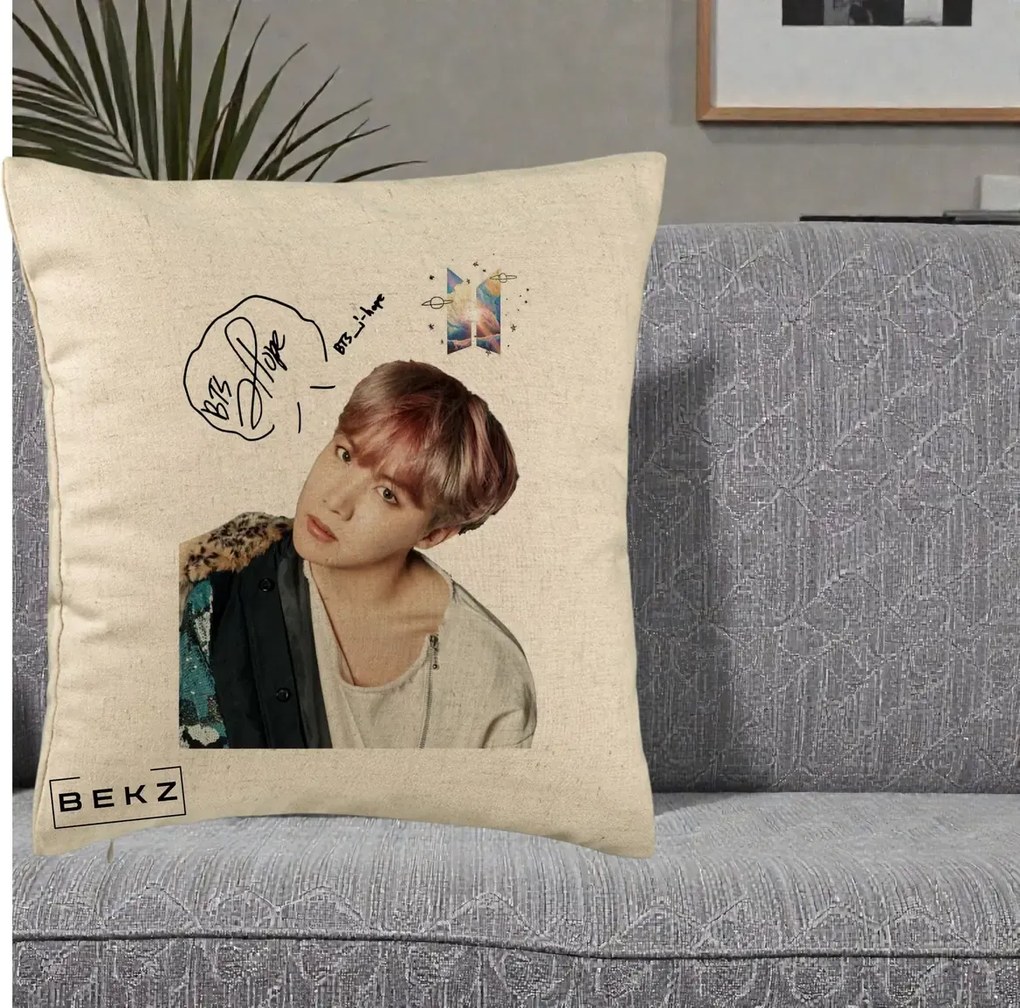 Perna Personalizata K-pop BTS J-Hope Par Roz Autograf, 40x40 cm, Bej, Husa Detasabila, Perna Inclusa, BEKZ®