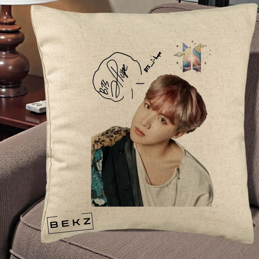 Perna Personalizata K-pop BTS J-Hope Par Roz Autograf, 40x40 cm, Bej, Husa Detasabila, Perna Inclusa, BEKZ®