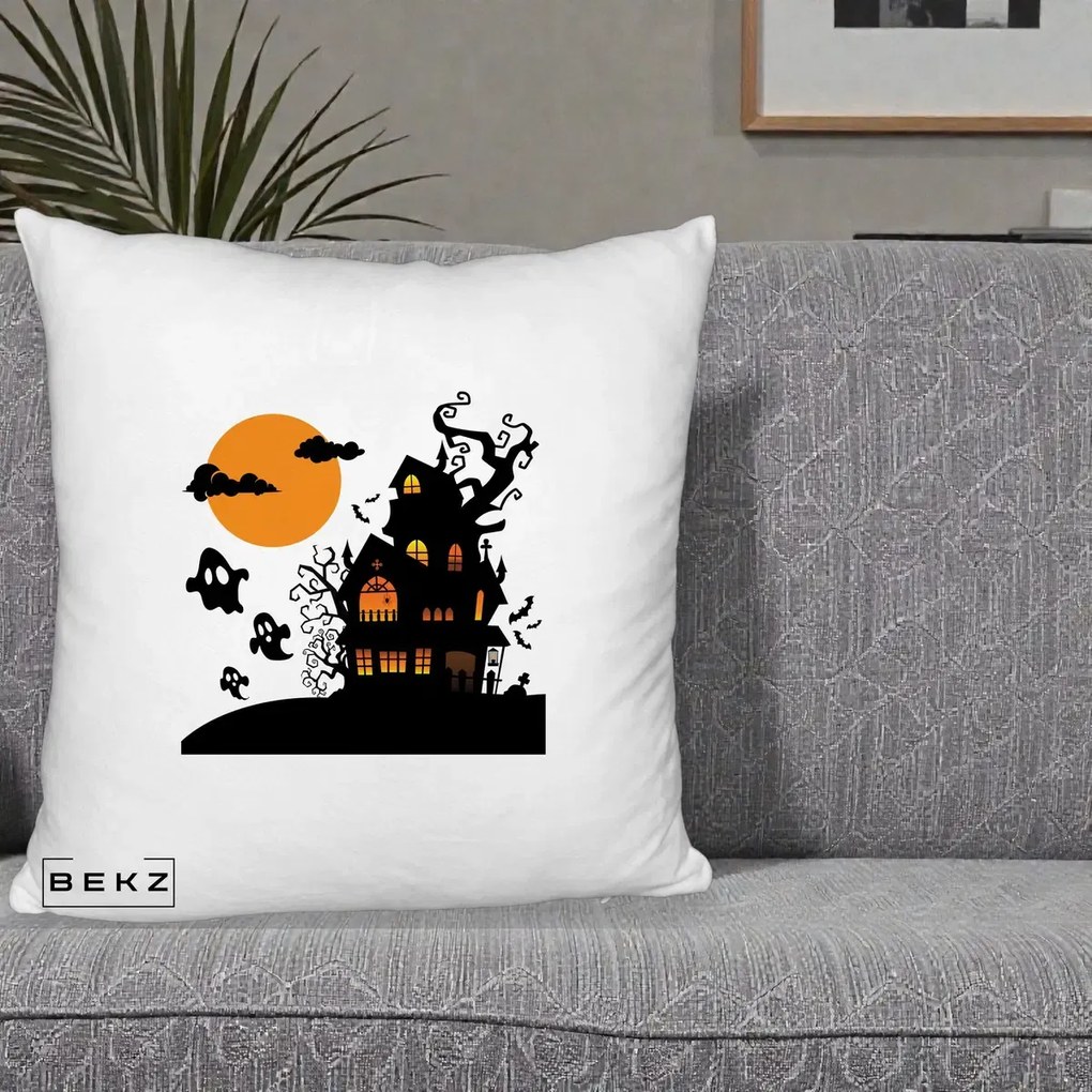 Perna Decorativa Halloween Casa Bantuita cu Fantome, 40x40 cm, Alb Pufos, Husa Detasabila, Perna Inclusa, BEKZ®