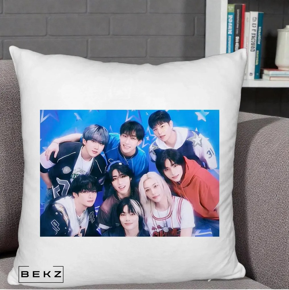 Perna Personalizata K-Pop Grup Foto Stele, 40x40 cm, Alb Pufos, Husa Detasabila, Perna Inclusa, BEKZ®
