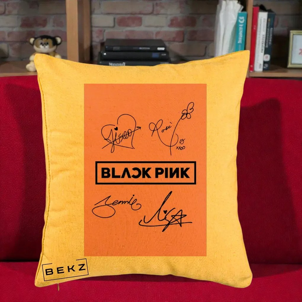 Perna Personalizata K-pop BLACKPINK Semnaturi Roz, 40x40 cm, Galben, Husa Detasabila, Perna Inclusa, BEKZ®
