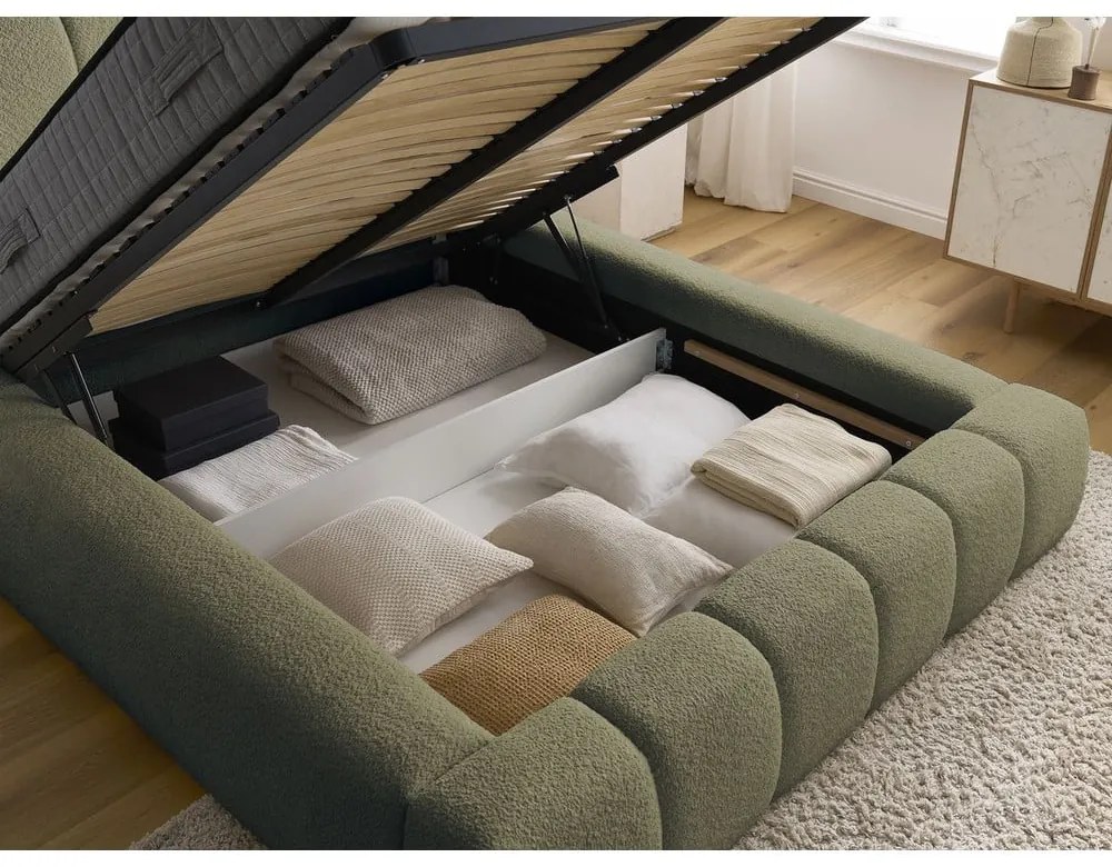 Pat matrimonial verde tapițat cu spațiu de depozitare cu somieră 160x200 cm Denali – Bobochic Paris