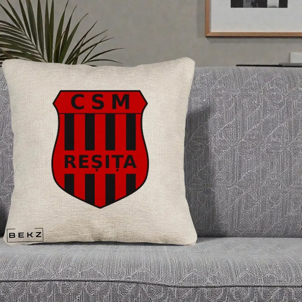 Perna Personalizata CSM Resita Fotbal, 40x40 cm, Bej Canapea, Husa Detasabila, Perna Inclusa, BEKZ®