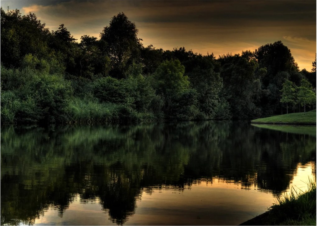 Tablou pe sticlă cu lac în pădure (70x50 cm)