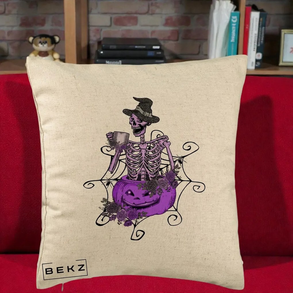 Perna Decorativa Schelet Vrajitor cu Dovleac Violet Halloween, 40x40 cm, Bej, Husa Detasabila, Perna Inclusa, BEKZ®