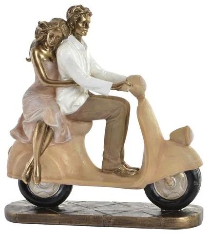 Statueta, indragostiti pe scuter
