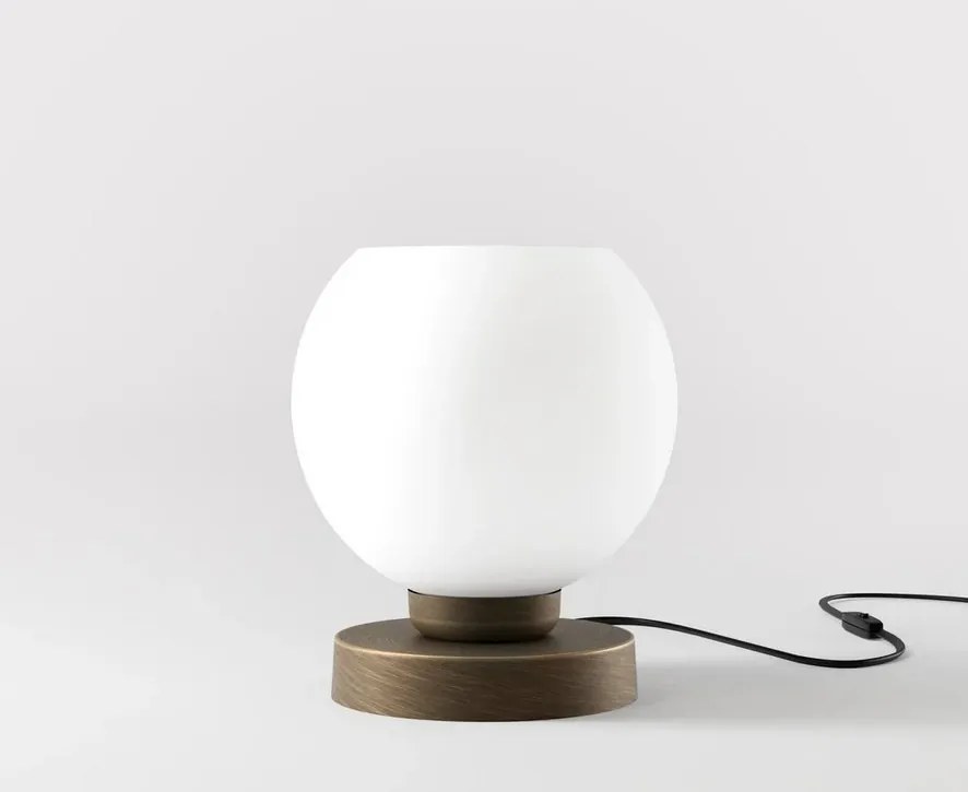 Veioza, Lampa de masa din alama Globe