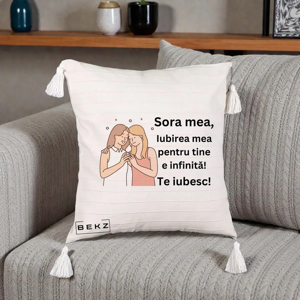 Cadou pentru Sora - Perna Personalizata Sora Mea Te Iubesc Imbratisare cu Sclipiri, 40x40 cm, Bej cu Franjuri, Husa Detasabila, Perna Inclusa, BEKZ®