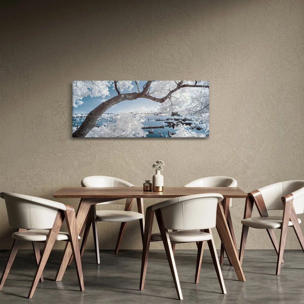 Tablou cu copac înzăpezit lângă apă (120x50 cm)