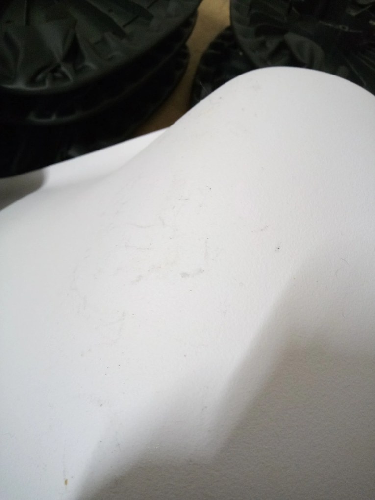 OFERTA Scaun alb-negru BALI MARK cu picioare negre Calitatea II