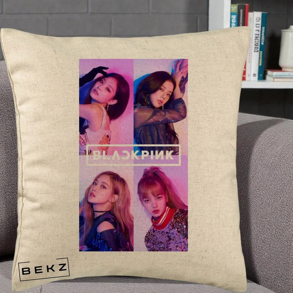 Perna Personalizata K-pop BLACKPINK Poster Colaj 4 Membre Violet Roz, 40x40 cm, Bej, Husa Detasabila, Perna Inclusa, BEKZ®