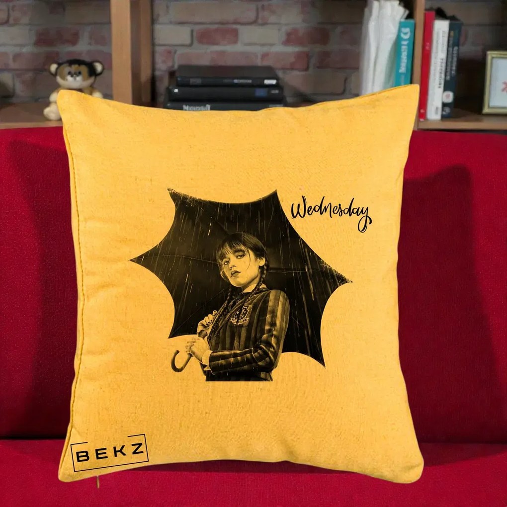 Perna Personalizata Wednesday Addams cu Umbrela Foto, 40x40 cm, Galben, Husa Detasabila, Perna Inclusa, BEKZ®