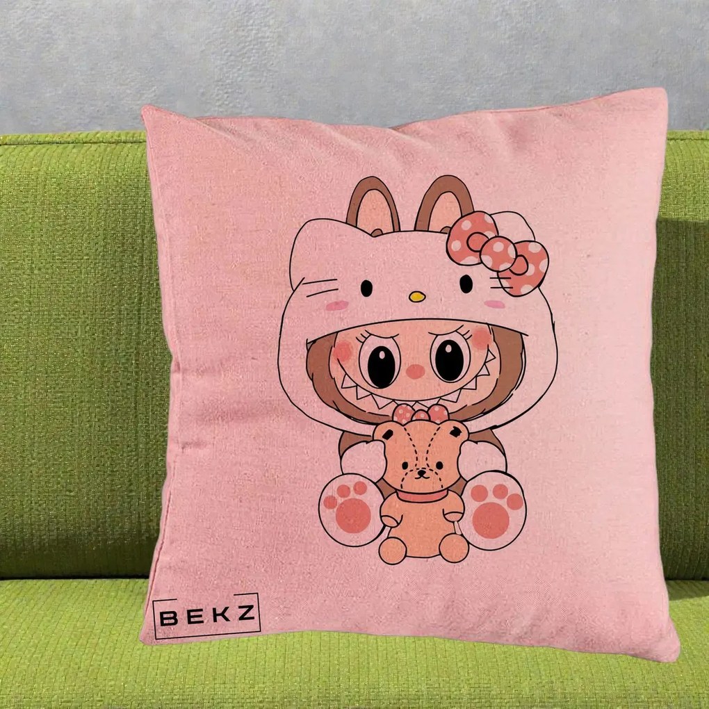 Perna Personalizata Labubu x Hello Kitty, 40x40 cm, Roz, Husa Detasabila, Perna Inclusa, BEKZ®