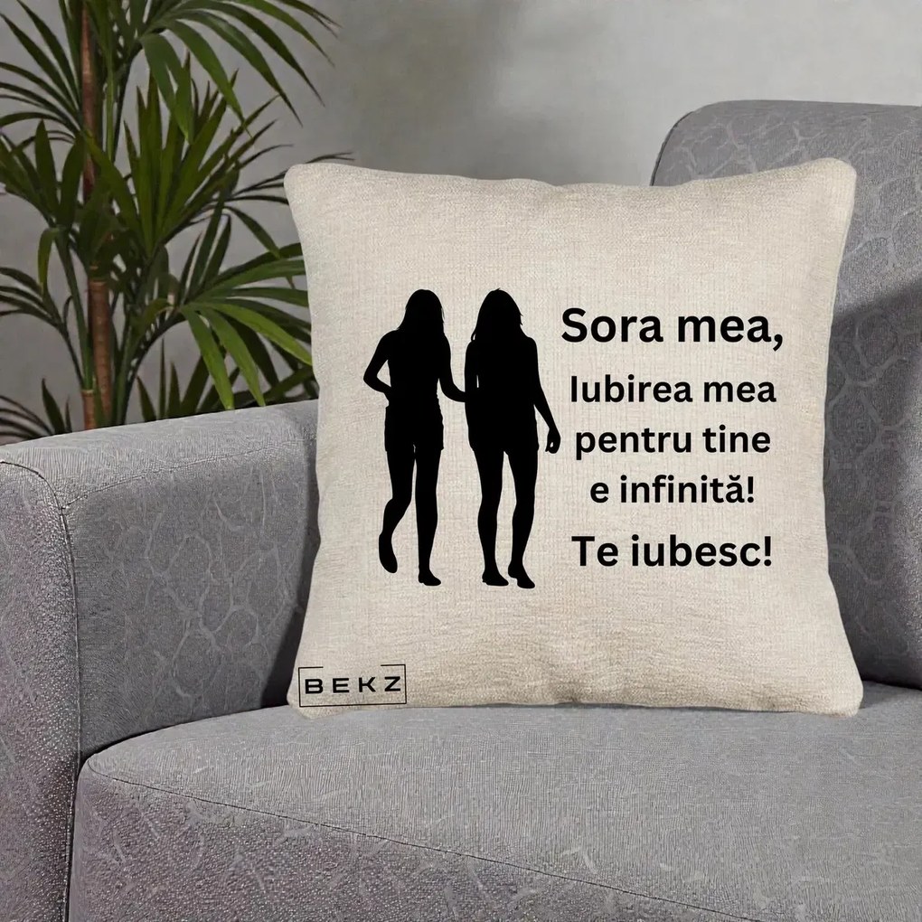 Cadou pentru Sora - Perna Personalizata Sora Mea Te Iubesc Siluete Negre Tinand Maini, 40x40 cm, Bej Canapea, Husa Detasabila, Perna Inclusa, BEKZ®