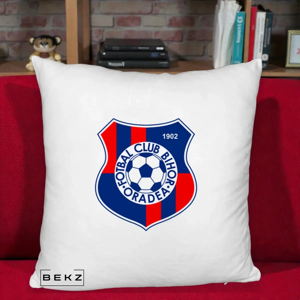 Perna Personalizata FC Bihor Oradea 1902 Fotbal, 40x40 cm, Alb Pufos, Husa Detasabila, Perna Inclusa, BEKZ®