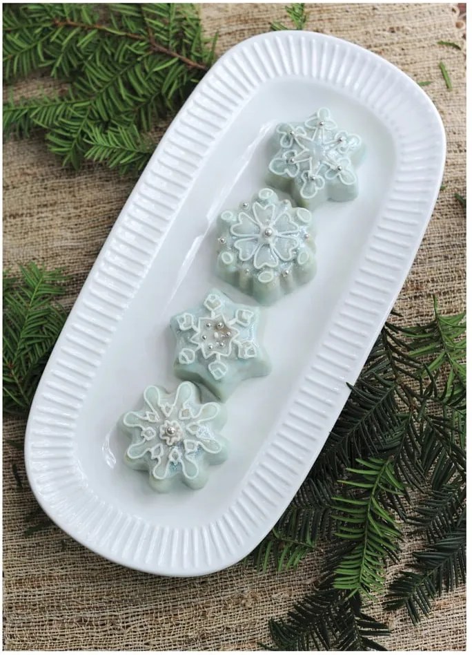 Formă pentru 6 mini prăjituri Nordic Ware Snowflakes, 700 ml