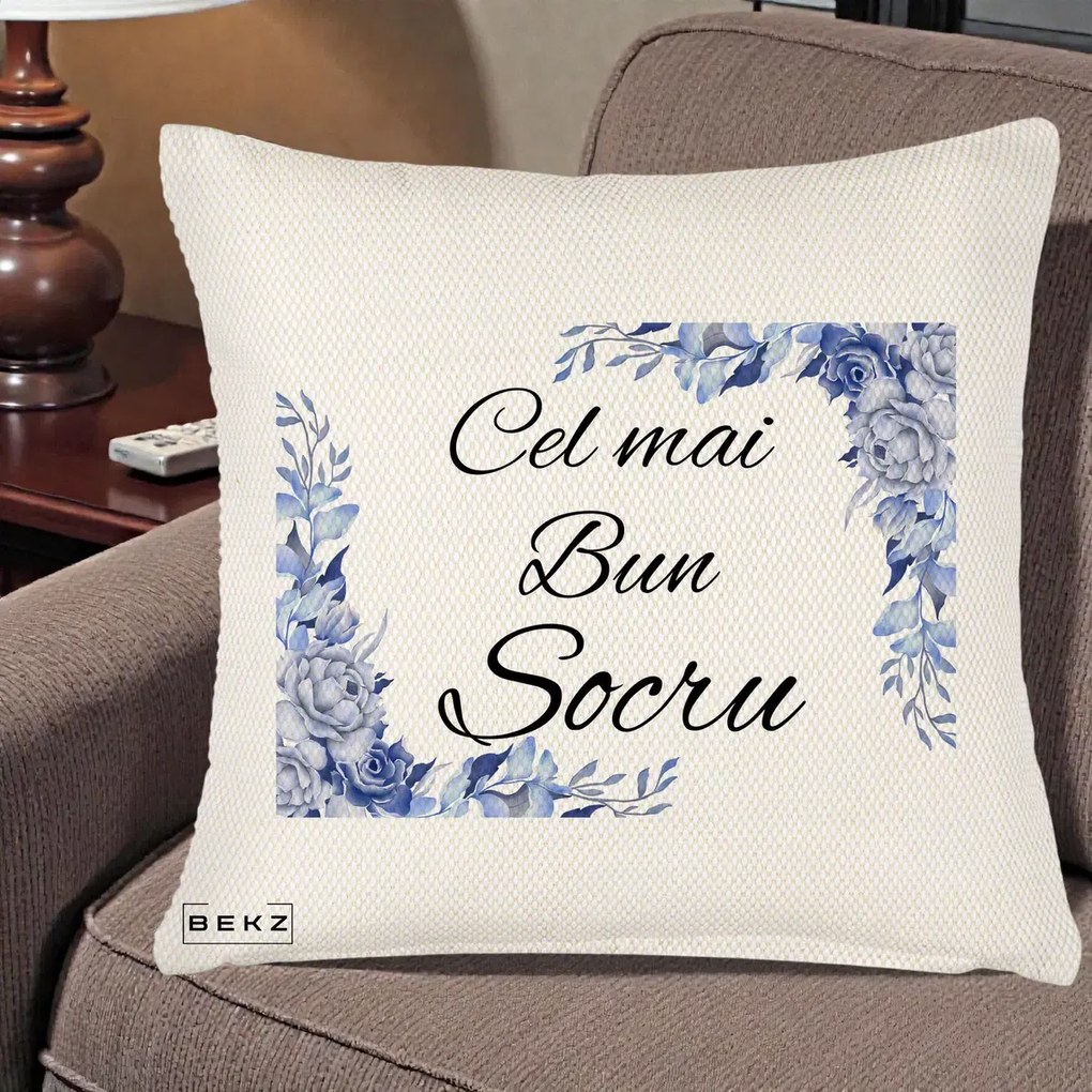 Cadou pentru Socru - Perna Personalizata Cel mai Bun Socru cu Flori Albastre Acuarela, 40x40 cm, Crem Reliefat, Husa Detasabila, Perna Inclusa, BEKZ®