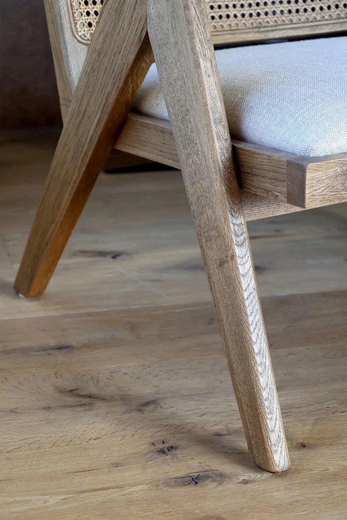 Fotoliu lounge din lemn de stejar cu spătar din rattan și șezut tapițat „Veranda”