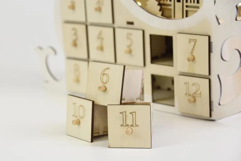 Calendar advent din lemn cu 12 sertare, LED cald, timer, san