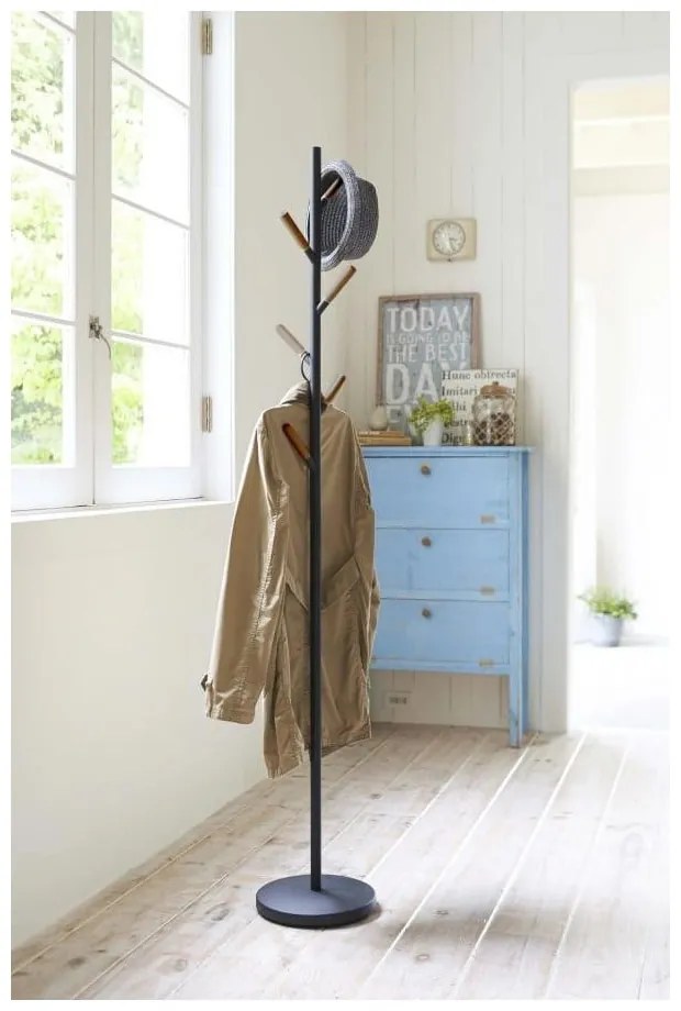 Cuier cu detalii din lemn de fag YAMAZAKI Plain Pole Hanger, negru