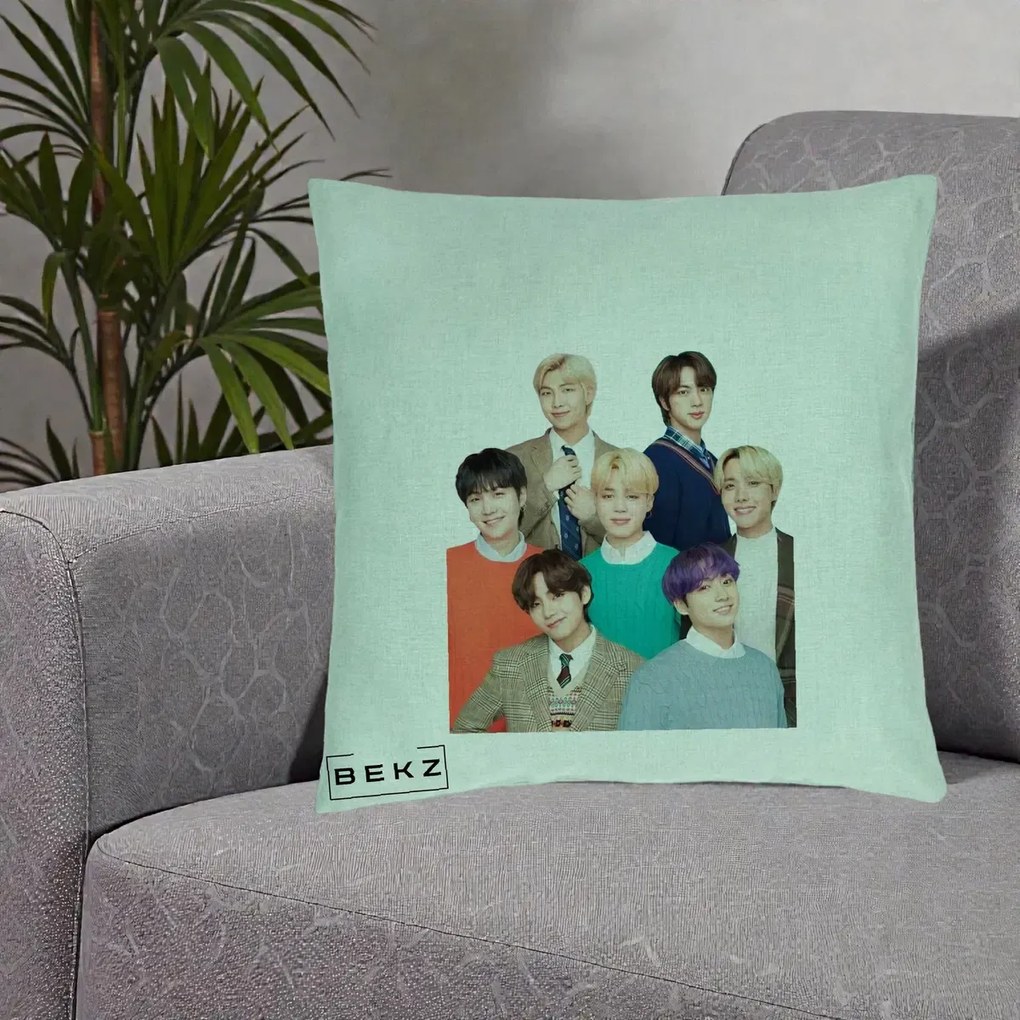 Perna Personalizata K-pop BTS Fotografie Grup Tinute Elegante, 40x40 cm, Verde Menta, Husa Detasabila, Perna Inclusa, BEKZ®