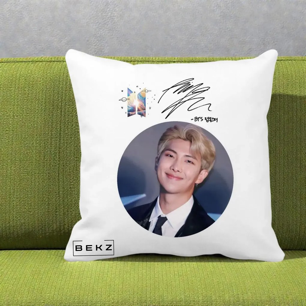 Perna Personalizata K-pop BTS RM Namjoon Portret Cerc cu Autograf, 40x40 cm, Alba Mata, Husa Detasabila, Perna Inclusa, BEKZ®