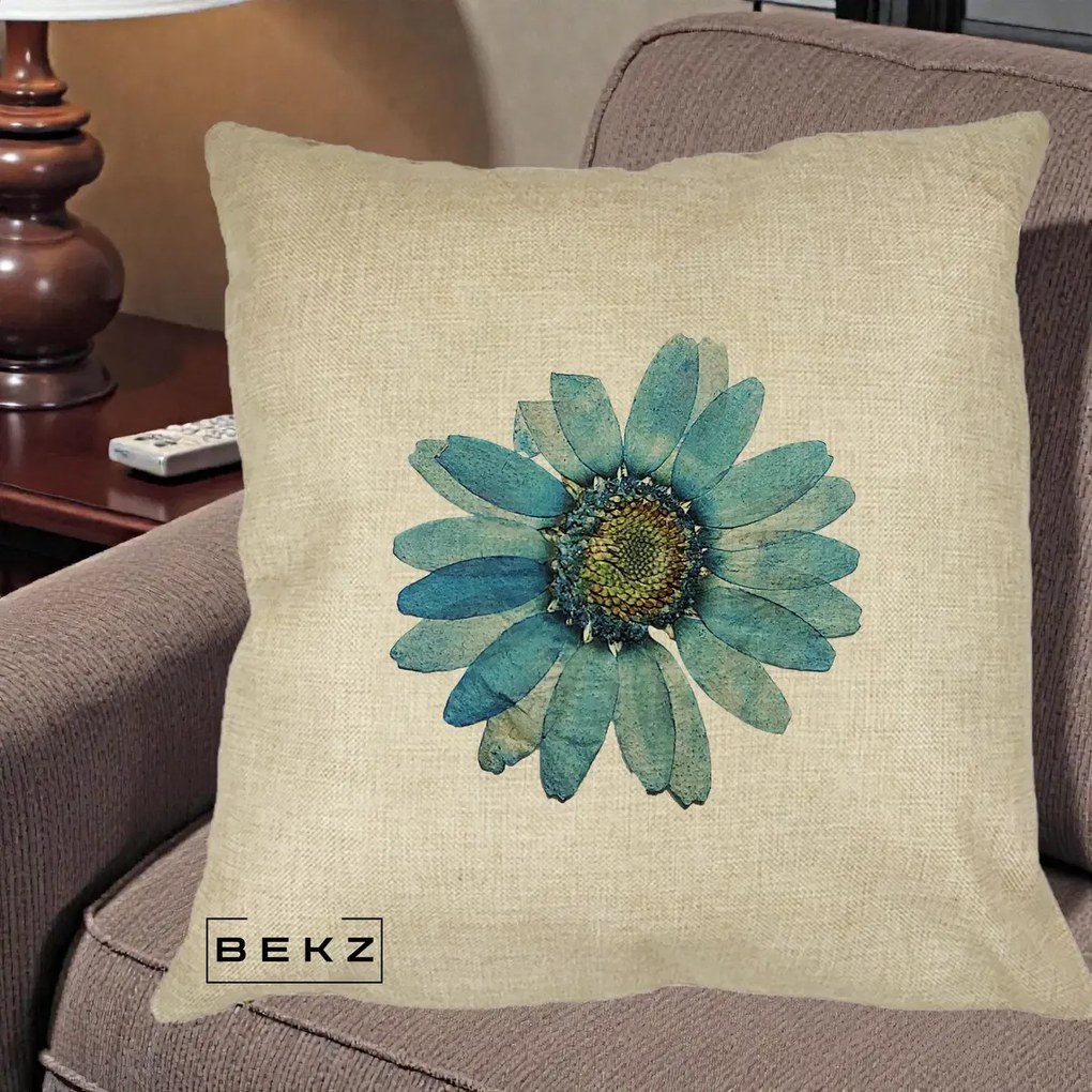 Perna Decorativa Floare Margareta Albastra Acuarela, 40x40 cm, Crem, Husa Detasabila, Perna Inclusa, BEKZ®